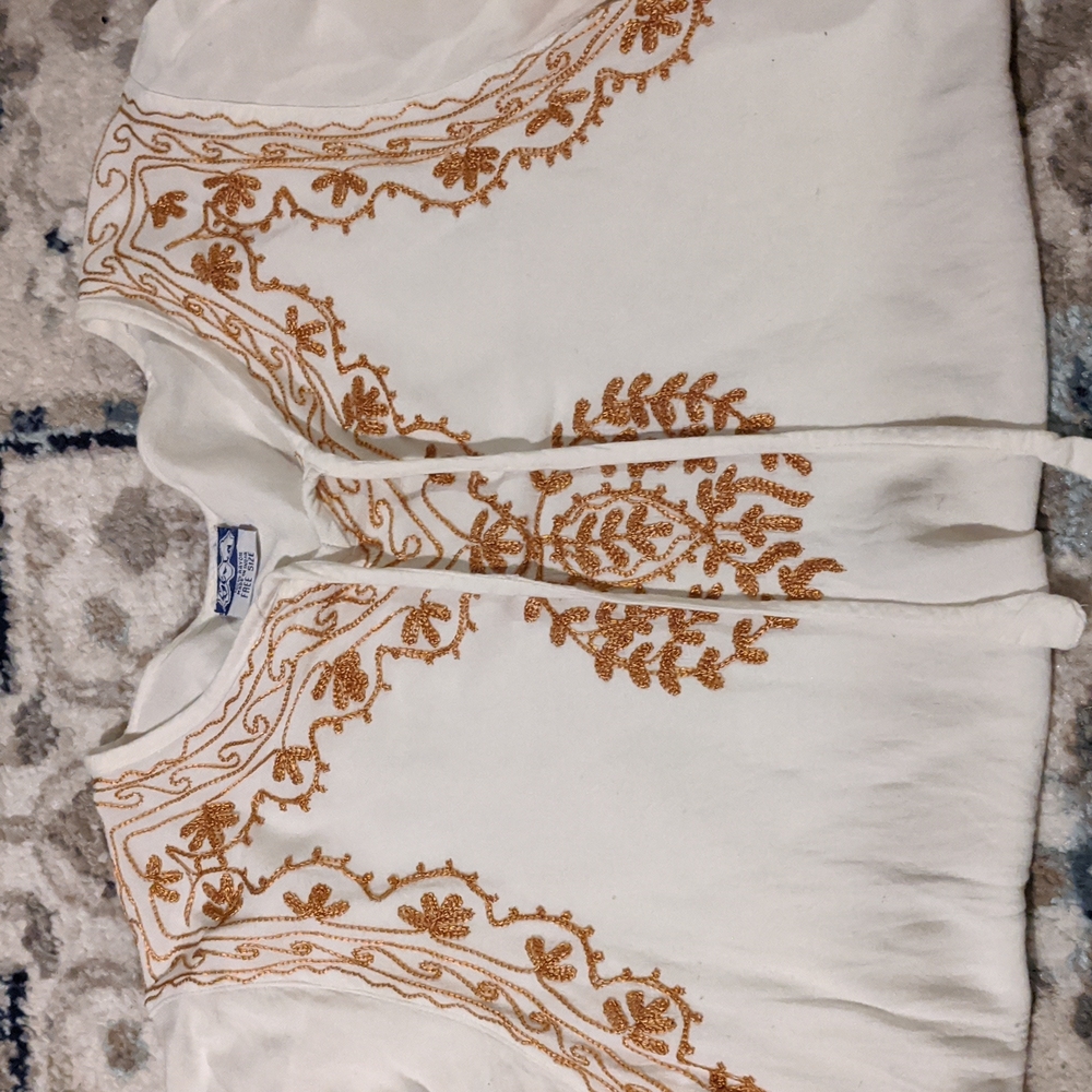 Embroidered blouse - Picture 4 of 5